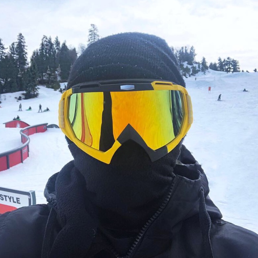 Snowboard/motorcycle Goggles.